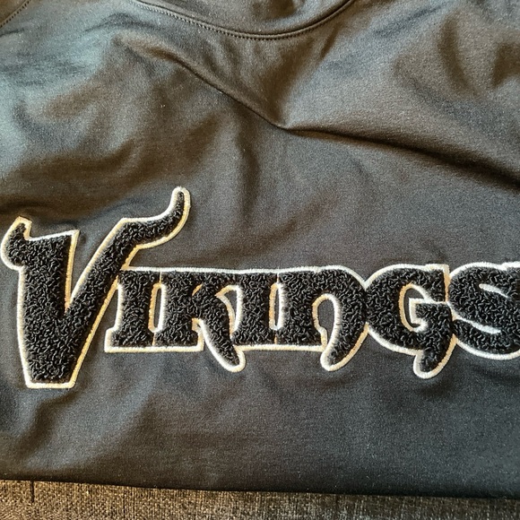 UNRL Minnesota Vikings crewneck. From 2023 release, number 3. Men’s size 3XL. - Picture 6 of 10
